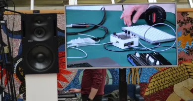 Electronic music screen with instruments