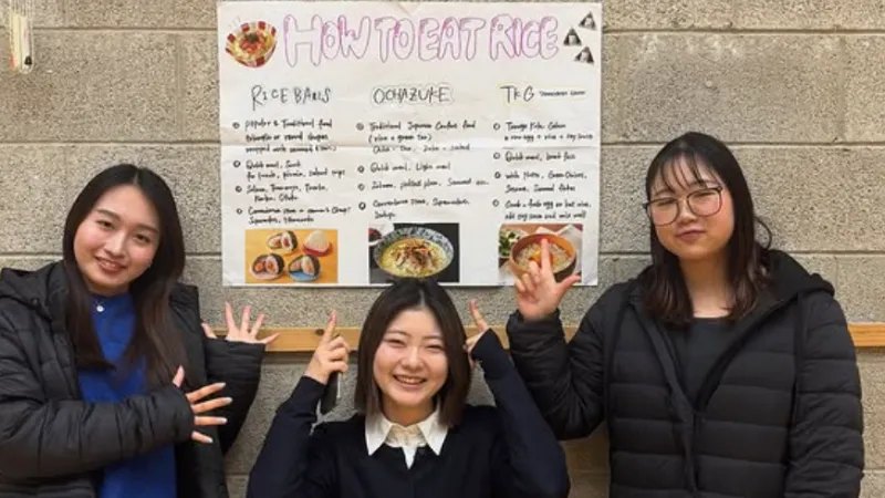 3 students and their presentation